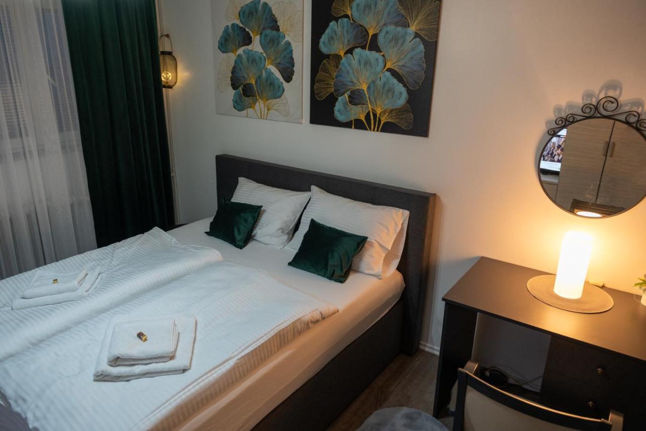 Apartman Pozoriste Penthaus バニャ・ルカ エクステリア 写真